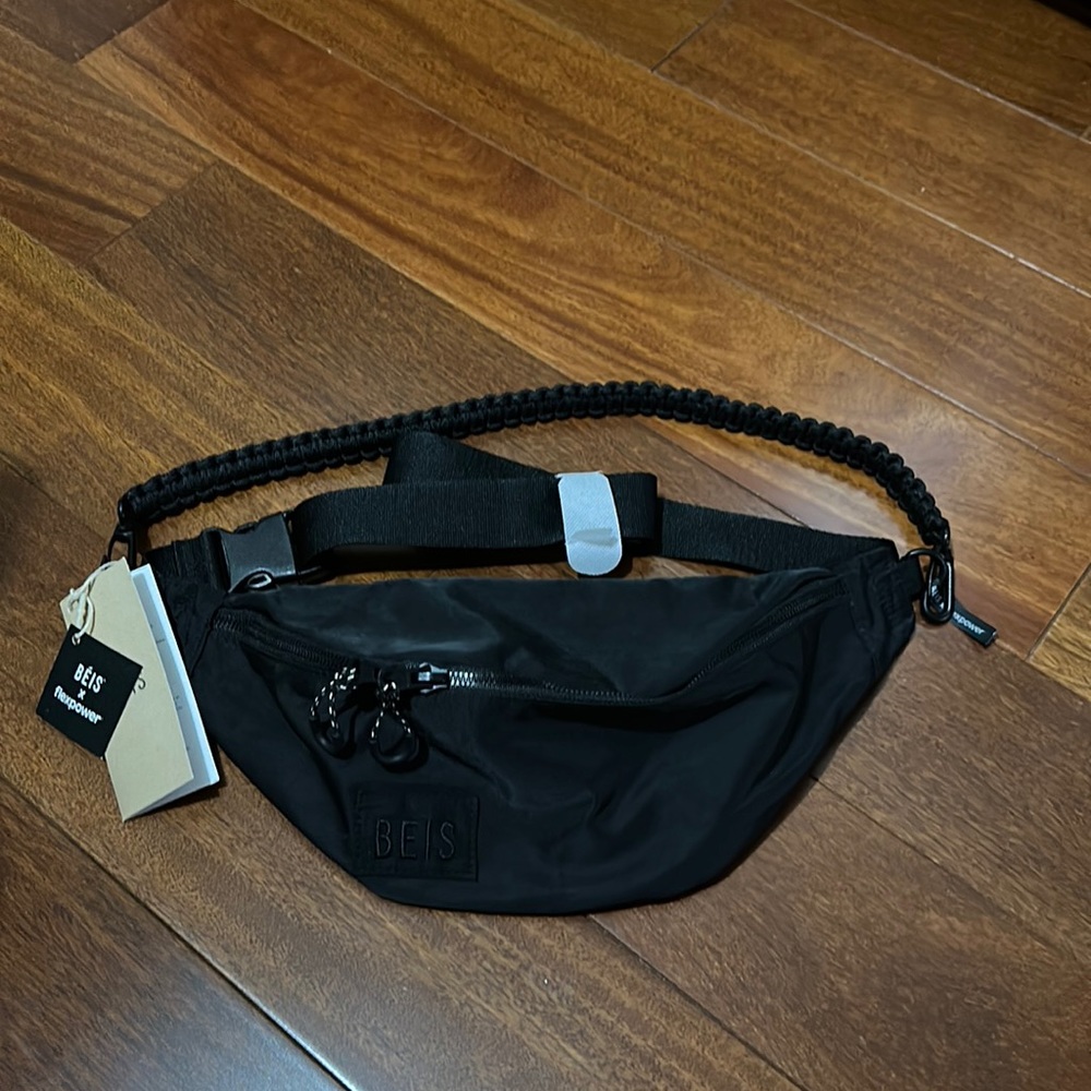 BEIS the Pack Fanny bag travel in black